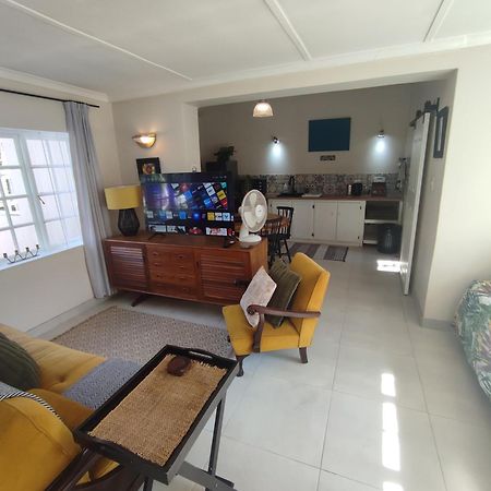 Paradise In The City - Cottage One Port Elizabeth Exterior photo